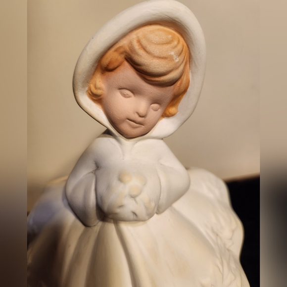 Vintage Diy Unpainted Ceramic Bisque Winter Christmas Caroler Lady Planter - Picture 3 of 16